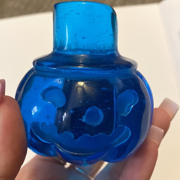 Blue glass pumpkin carving - Picture 5 of 5